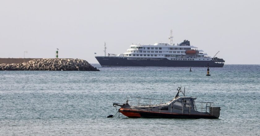 Estados Unidos evalúa evacuar en un vuelo a sus ciudadanos a bordo del crucero con casos de hantavirus