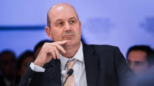 Sturzenegger se pone al frente y defiende la quita de fondos en salud, educación y provincias