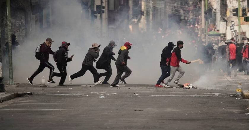 Ola de violencia en La Paz: se reportaron incidentes entre manifestantes y la Policía de Bolivia