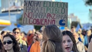 Marcha Federal Universitaria: las claves de la crisis de financiamiento y la caída salarial que moviliza al país