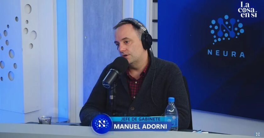 Manuel Adorni con Fantino: calificó a Bullrich como “una fenómena” y aseguró que no renunciará