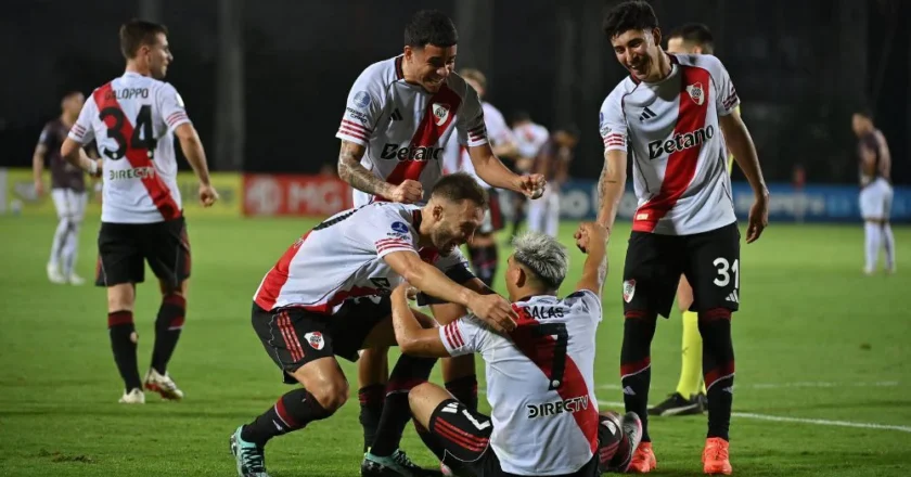 River ganó en Venezuela, en un partido que pasó de todo