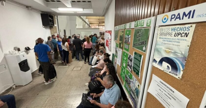 Millones de jubilados afiliados al PAMI padecen demoras y falta de cobertura en sanatorios