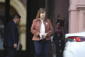 Patricia Bullrich no irá a la reunión de los senadores de LLA con Manuel Adorni