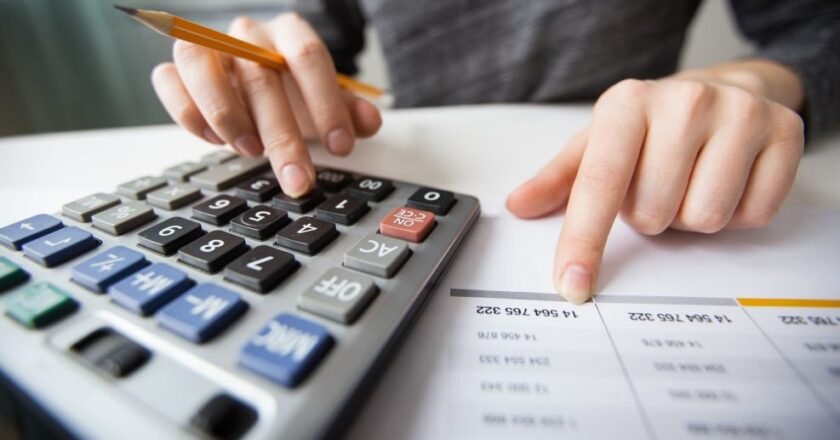 Un impuesto que pocos ven, pero que ya representa $24 mil mensuales por hogar