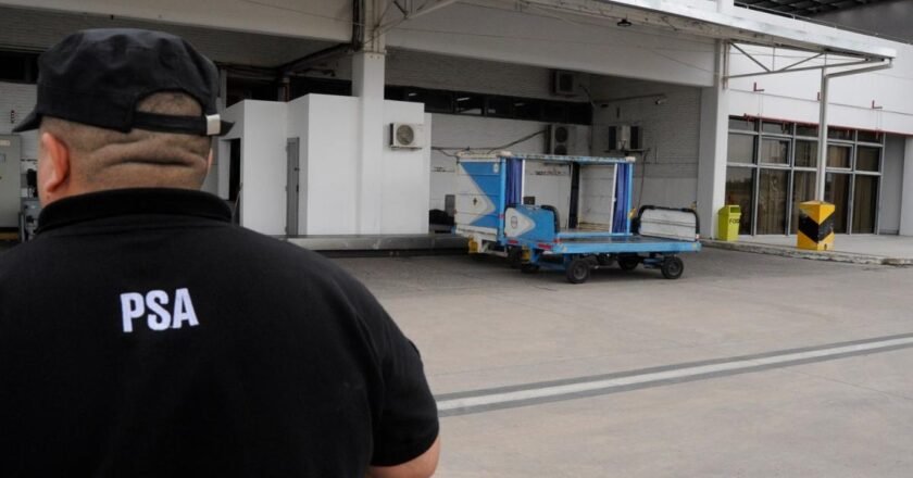 Tucumán: descubren un arma de fuego en la mochila de un hombre antes de subir a un vuelo con destino a Bs. As.