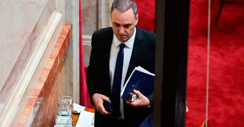 Sin declaración jurada presentada, Adorni enfrenta el tramo final del plazo legal