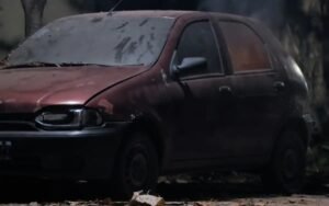 Hallan el cuerpo calcinado de una mujer dentro de un auto y con un cable en el cuello