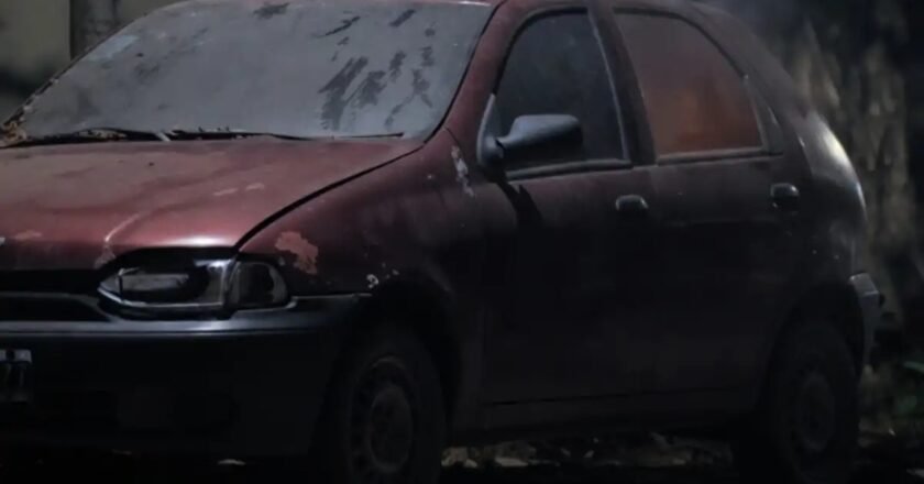 Hallan el cuerpo calcinado de una mujer dentro de un auto y con un cable en el cuello