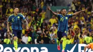 Colombia debutó con un triunfo ante Uzbekistán y quedó en la cima de su grupo