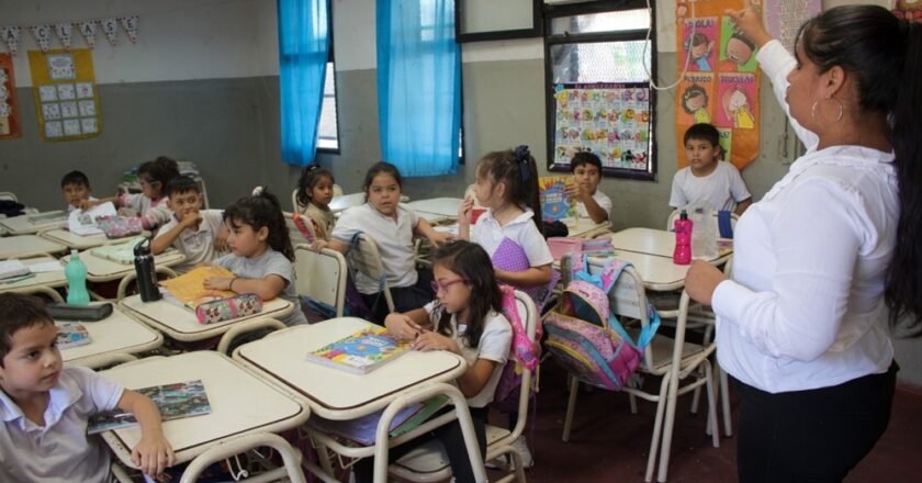 Educación confirmó clases normales el viernes pese al partido de Argentina