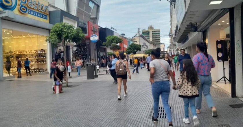 El 3 de julio habrá horario especial en los comercios tucumanos por el encuentro de Argentina