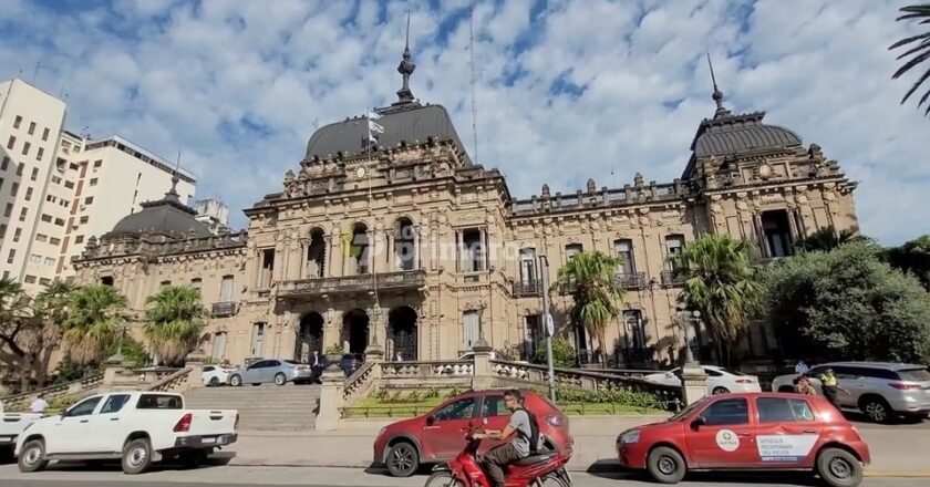Una valija abandonada frente a Casa de Gobierno activó el protocolo de seguridad