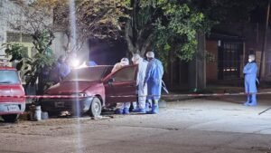 Mujer calcinada en Tucumán: un video muestra a un hombre huir del auto