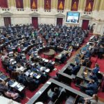 Diputados debate el Súper RIGI y rechaza los primeros intentos de la oposición para avanzar contra Adorni