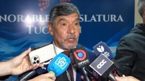 Acevedo pidió evitar una interna en el PJ tucumano y expresó su respaldo a Ana Escobedo