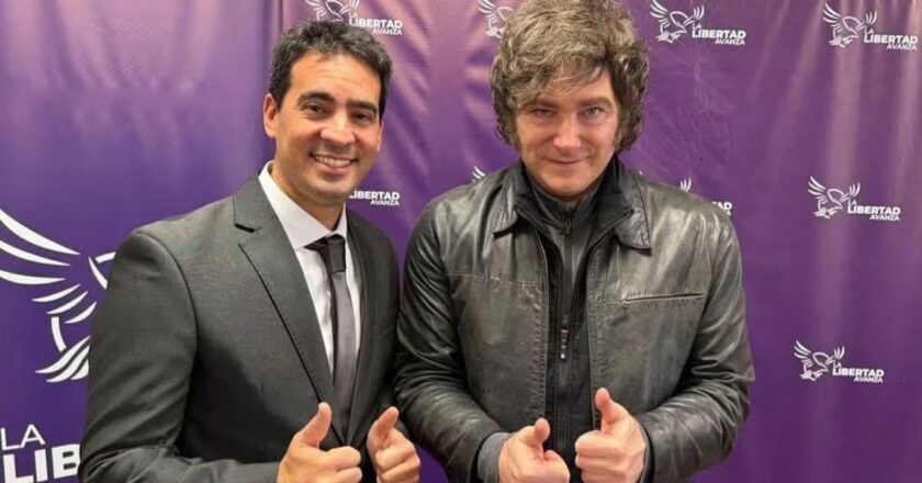 Milei desplazó a Adorni de la vocería presidencial y asumirá el economista Adrián Ravier