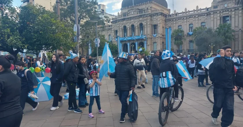 Blindaje céntrico: cerrarán la plaza Independencia por el partido de Argentina y analizan mudar los festejos