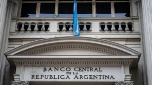El BCRA concretó su menor adquisición de dólares en casi cuatro meses y captó solo el 3% del mercado
