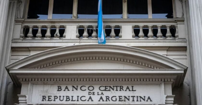 El BCRA concretó su menor adquisición de dólares en casi cuatro meses y captó solo el 3% del mercado