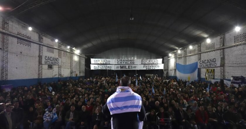 Catalán encabezó un acto con más de 3.000 militantes y apuntó contra Jaldo