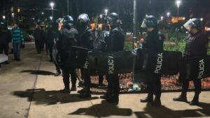 Incidentes y detenciones en la despedida del Indio en Tucumán