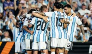 Argentina se despidió de la preparación mundialista con una goleada ante Islandia