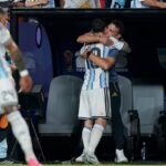 “Hasta que él quiera será el mejor”: la emoción de Scaloni tras el triplete de Messi