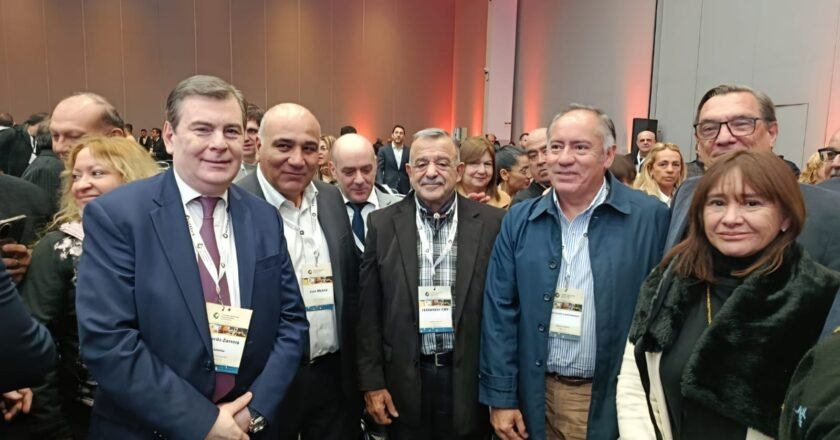 Juan Manzur reapareció en un foro regional junto a referentes del kirchnerismo