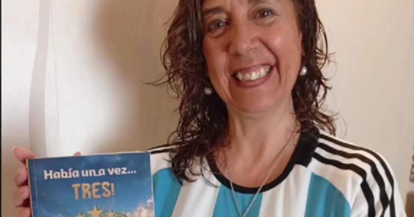 Una tucumana homenajeó a la Scaloneta con un libro y logró hacerlo llegar a Messi y los campeones del mundo
