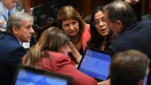El bloque libertario del Senado decidió levantar la sesión del jueves para evitar el pedido de interpelación a Adorni