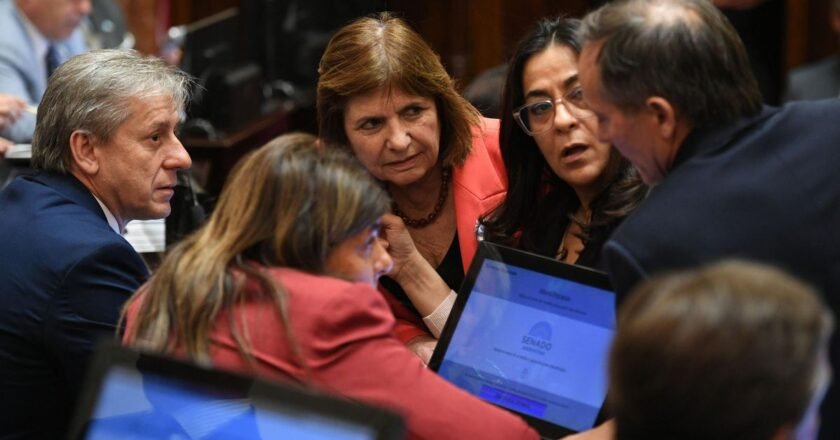 El bloque libertario del Senado decidió levantar la sesión del jueves para evitar el pedido de interpelación a Adorni