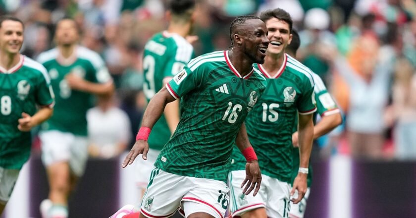 En un duelo con tres expulsados, México venció a Sudáfrica en la inauguración del Mundial 2026