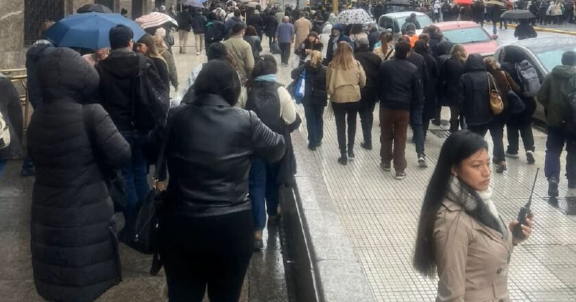 Evacuaron el Ministerio de Economía por una supuesta amenaza de bomba