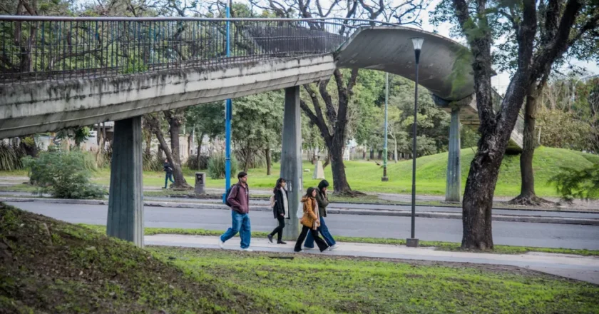 Por problemas estructurales, desmontarán el puente peatonal de la avenida Benjamín Aráoz
