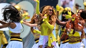 Shakira protagonizó la colorida fiesta de apertura del Mundial en el Azteca