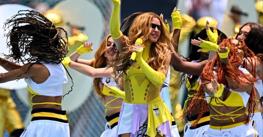 Shakira protagonizó la colorida fiesta de apertura del Mundial en el Azteca