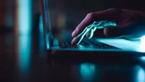 Las empresas tecnológicas más grandes del mundo apuestan fuerte por computadoras que se controlan solas