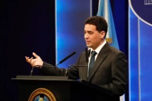 El Gobierno desmintió los dichos del vocero presidencial Adrián Ravier y descartó un dólar a $1.800