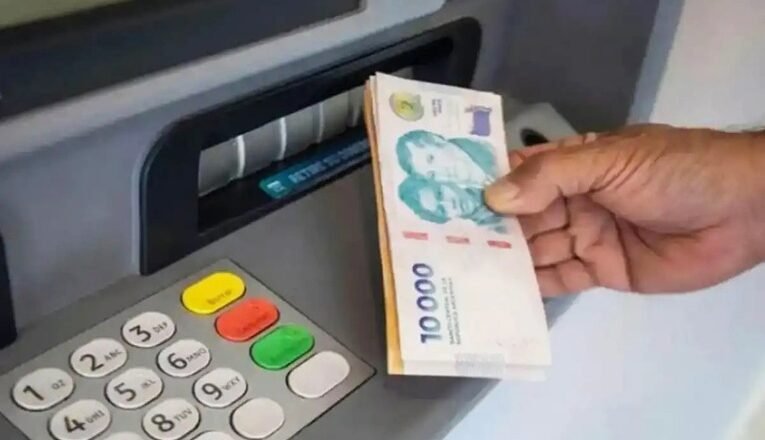 El Gobierno de Tucumán inicia el pago del ajuste salarial del 3% a empleados público