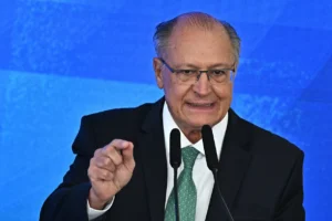 Desde Brasil, el vicepresidente cuestionó a Milei: “Perjudica a la Argentina”