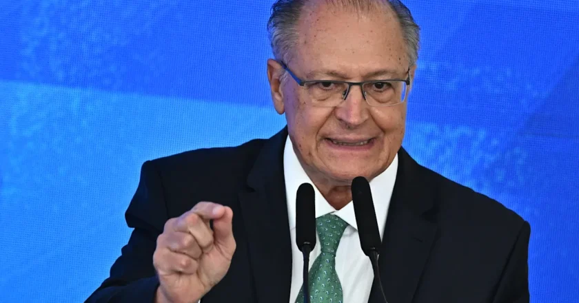 Desde Brasil, el vicepresidente cuestionó a Milei: “Perjudica a la Argentina”