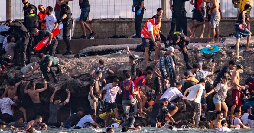 Pedro Sánchez endurece la postura por la crisis en Ceuta y apunta contra las mafias de tráfico humano