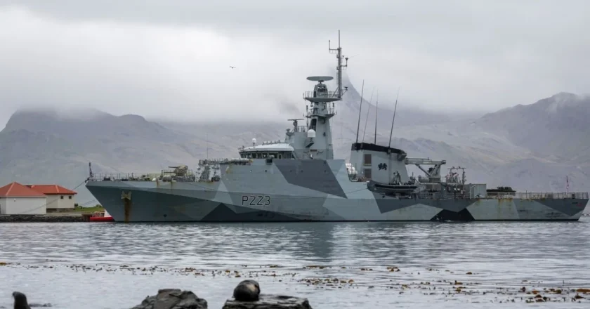 Un buque de guerra británico navegó por aguas argentinas sin previo aviso y genera preocupación en el Atlántico Sur
