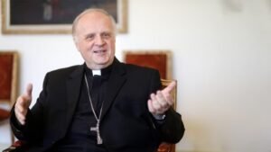 El Gobierno recibió al nuevo embajador del Vaticano en medio de la expectativa por la visita de León XIV