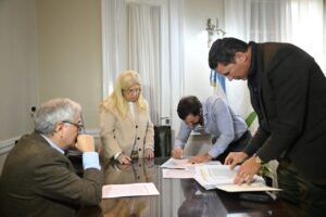 Acueducto de Vipos: el gobierno firmó un convenio con la familia López de Zavalía, propietaria de los terrenos