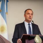 Tras renunciar como jefe de Gabinete, Adorni dejó el directorio de YPF