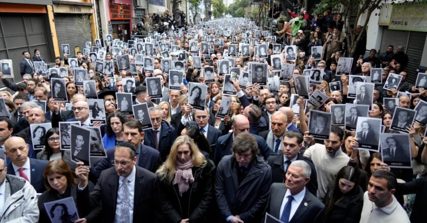 A 32 años del atentado: la AMIA renovó el reclamo de justicia y le exigió al Gobierno reforzar los controles fronterizos