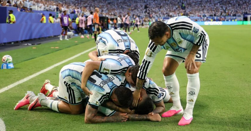 Argentina sufrió, pero venció por 3-2 a Cabo Verde en el alargue y avanzó a octavos de final
