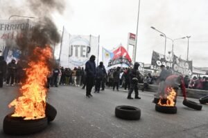 Protesta por el programa Volver al Trabajo: fuerzas federales reprimieron a los manifestantes en Avellaneda